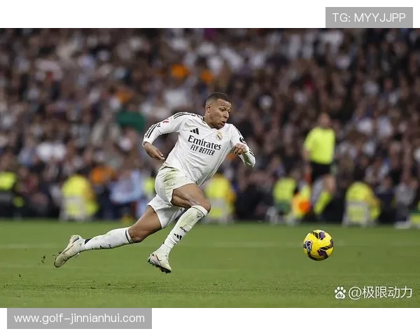 长得异常白皙又神秘的足球明星揭秘 他为何在赛场上如此引人注目